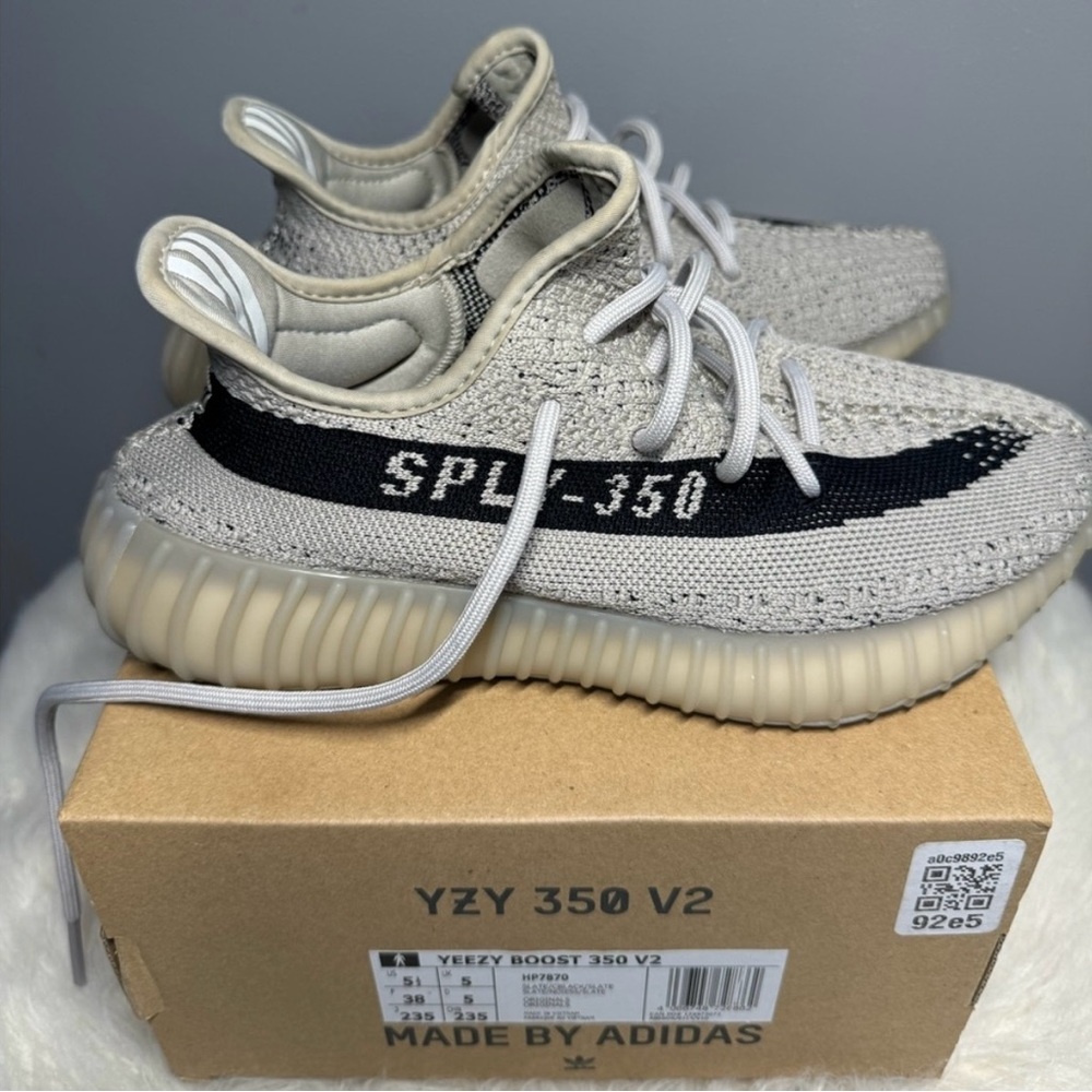Yeezy Boost 350 V2 Slate Black